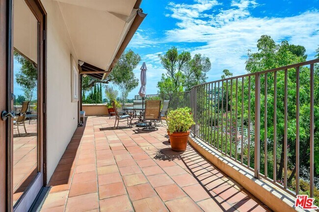 Building Photo - 4557 Saltillo St