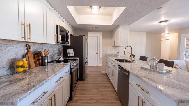 Building Photo - 1 Stafford Cir NE