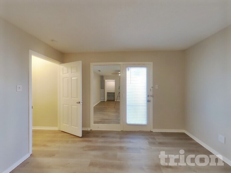 Building Photo - 725 Villa Ridge Dr