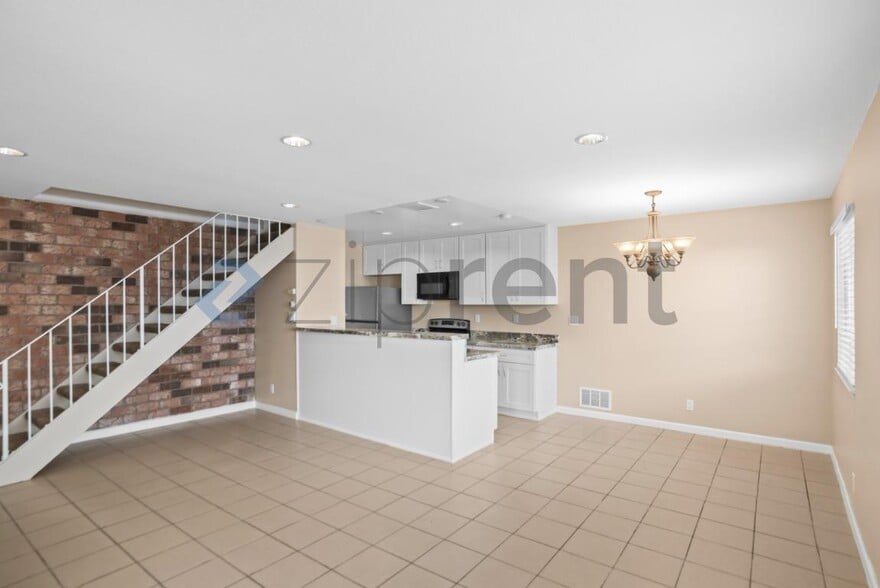 Building Photo - Unit 3