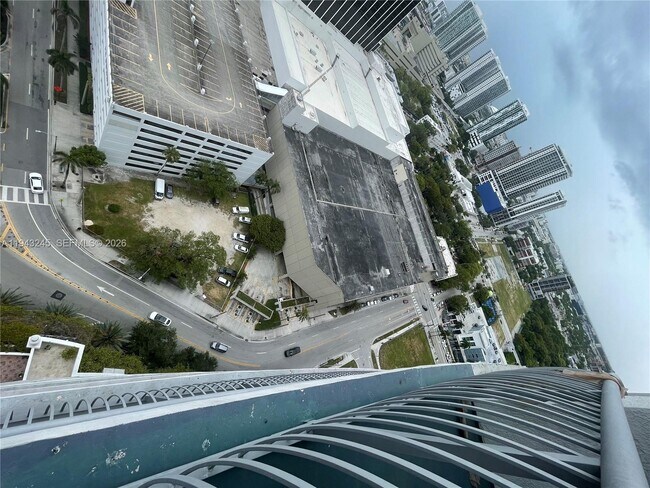 Building Photo - 1750 N Bayshore Dr