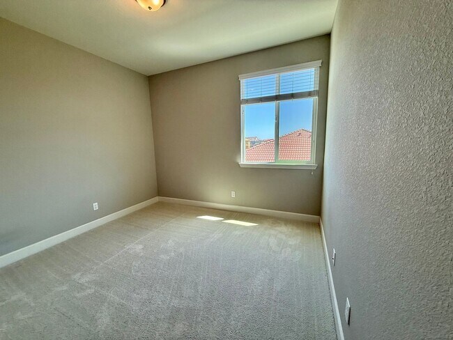 Building Photo - 1561 Osborn Dr