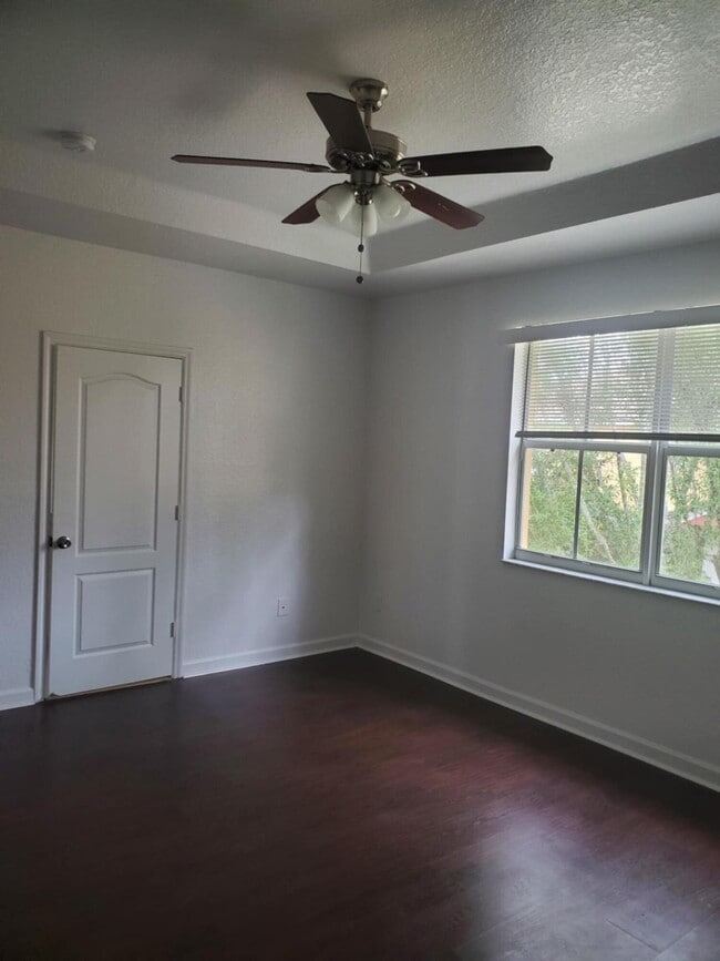 Building Photo - 2227 Shoma Dr