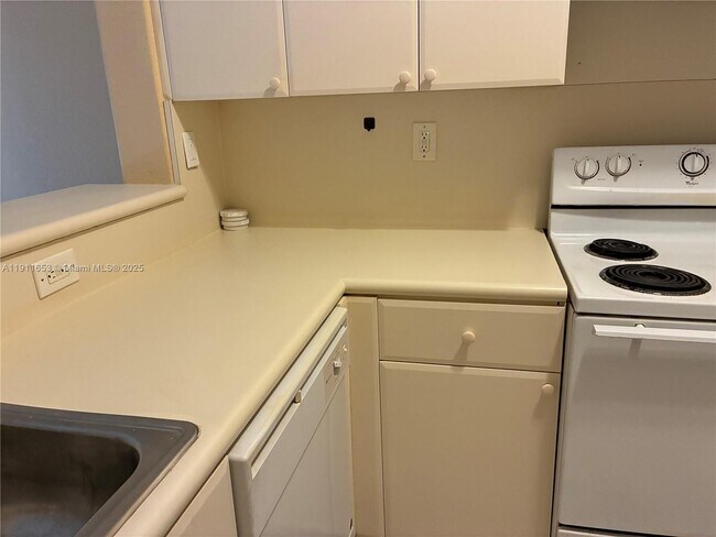 Building Photo - 1536 SE 25th St