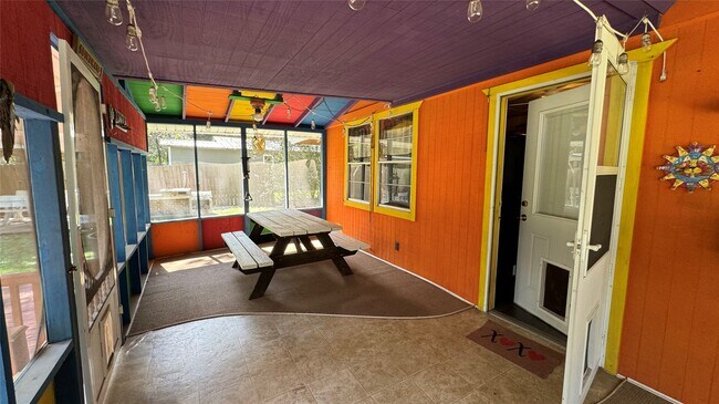 Building Photo - 318 Baletka Blvd