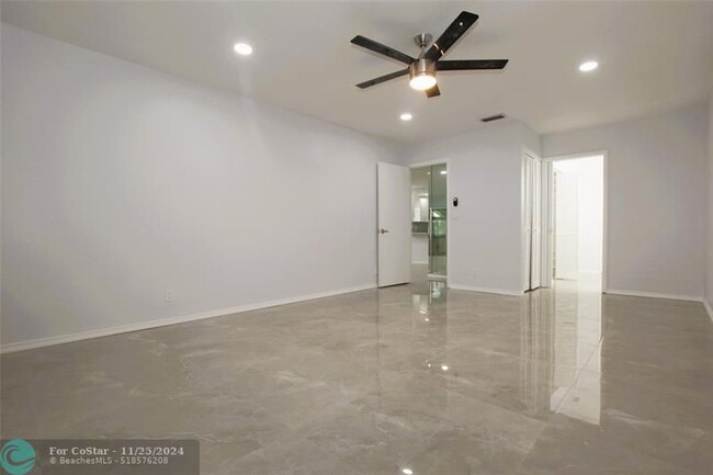 Building Photo - 13749 Date Palm Ct