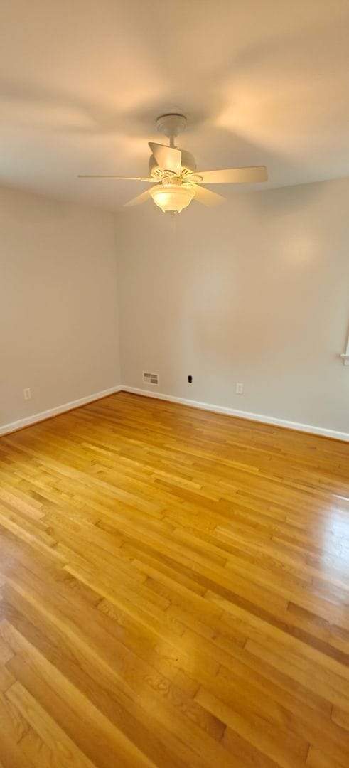 Building Photo - Walk to the river from this convenient rancher near Willow Oaks