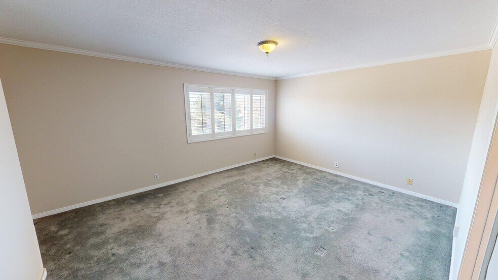 Building Photo - 2431 Deerfield Ct