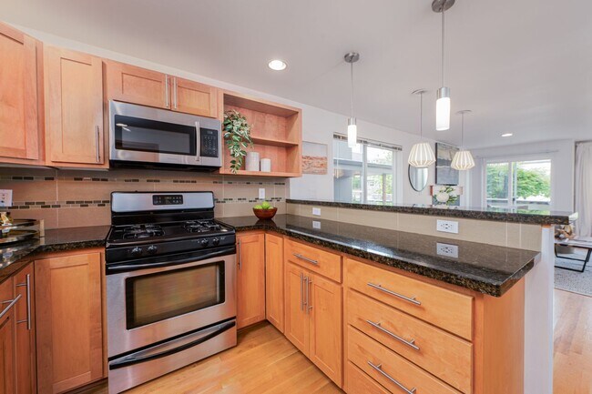 Building Photo - Greenwood Area Townhome!