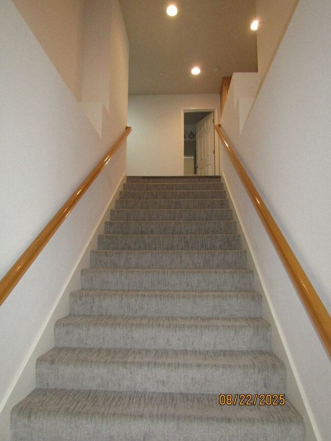 Building Photo - Beautiful Home Near Golf Course!! Brand ne...