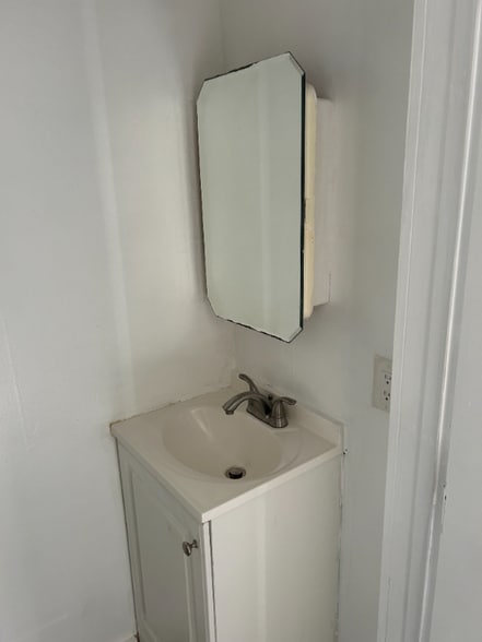 Building Photo - 4 Quigley Ct