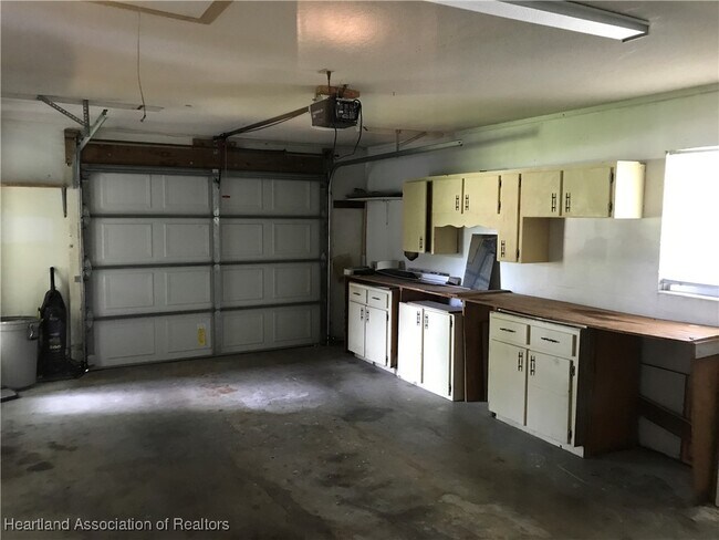 Building Photo - 2728 Queenswood Dr
