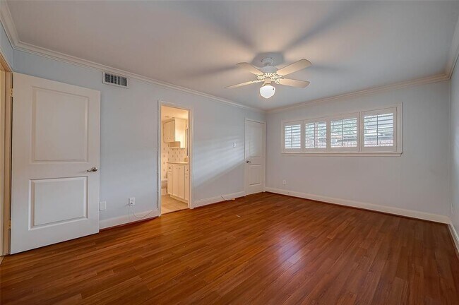 Building Photo - 12967 Trail Hollow Dr