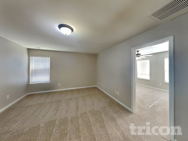 Building Photo - 16123 Raptor Ct