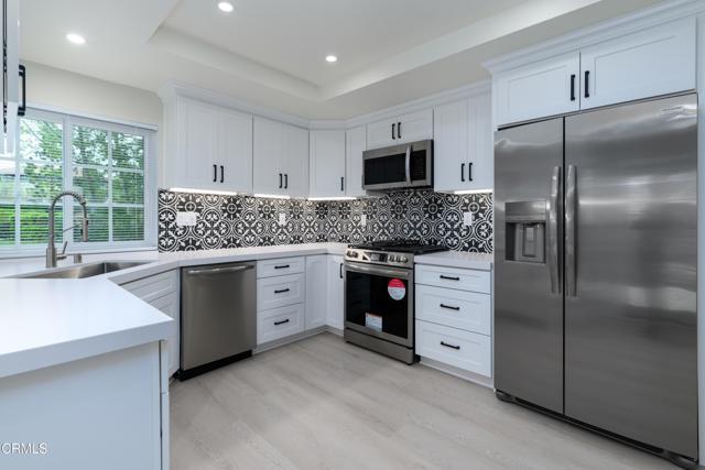 Building Photo - 1125 Stoneybrook Ln