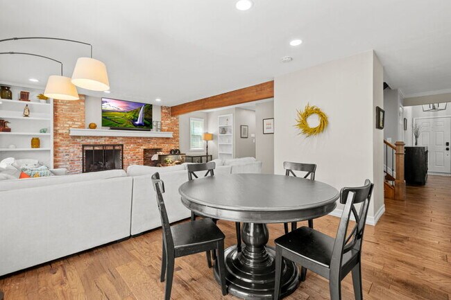 Building Photo - 8040 S Jasmine Cir