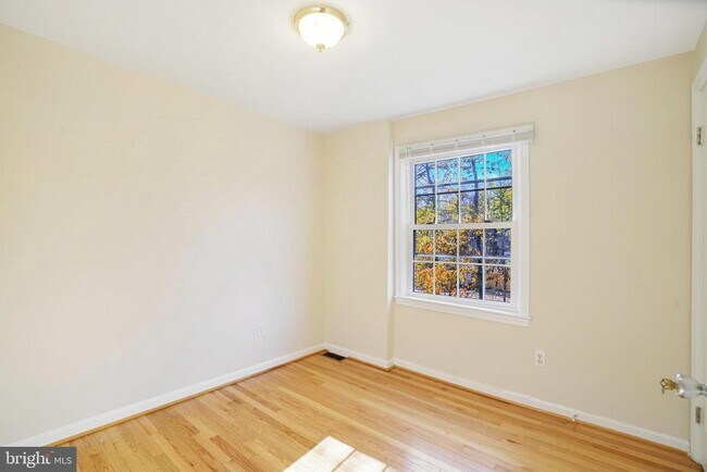 Building Photo - 4339 Cedarlake Ct