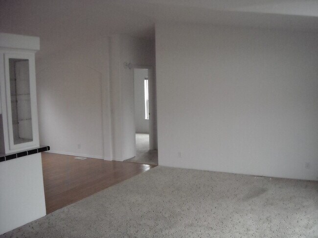Building Photo - 33139 Fuchsia Ln