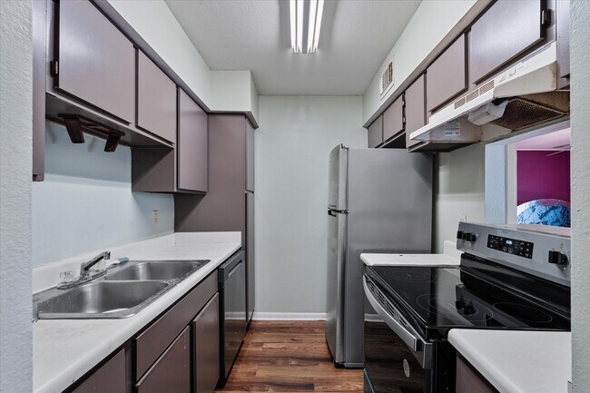 Building Photo - 8517 Hearth Dr