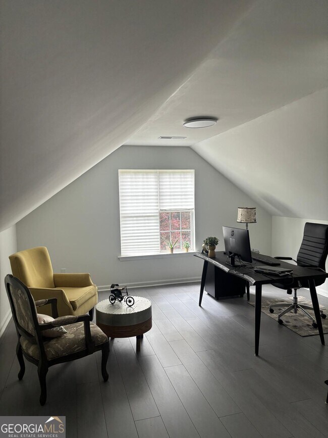Building Photo - 300 Harcourt Pl