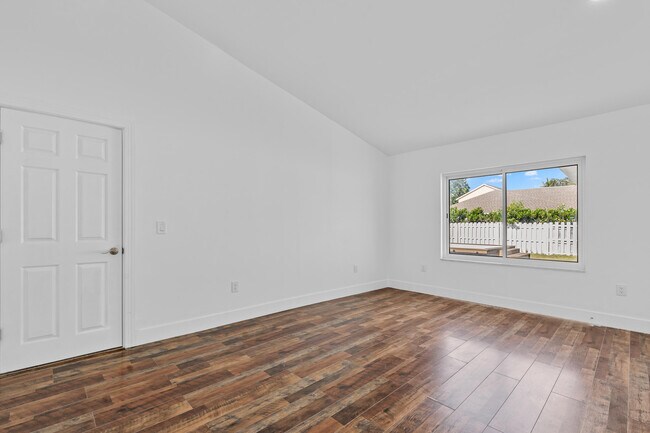 Building Photo - 2313 SE Mariposa Ave