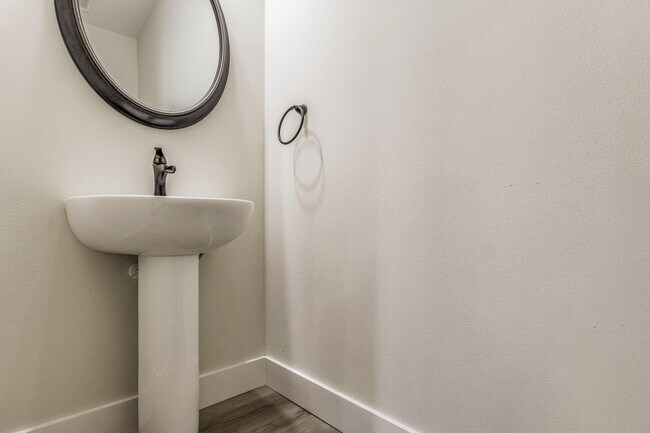 Building Photo - 6809 Water St