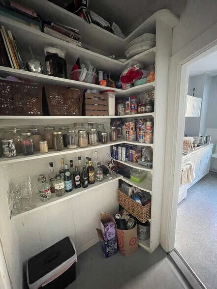 Building Photo - 1928 Feronia Ave