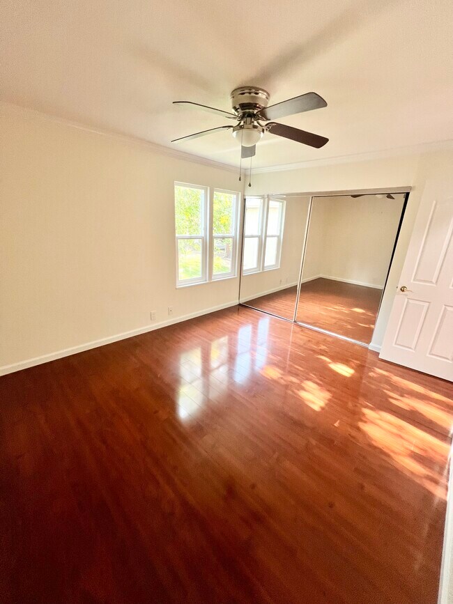 Building Photo - 250 Chilpancingo Pkwy