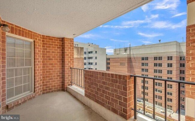 Building Photo - 1230 23rd St NW