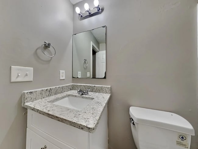 Building Photo - 2319 Sandspring Dr SW