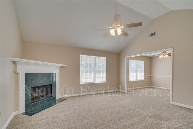 Building Photo - 207 Taylor Cir