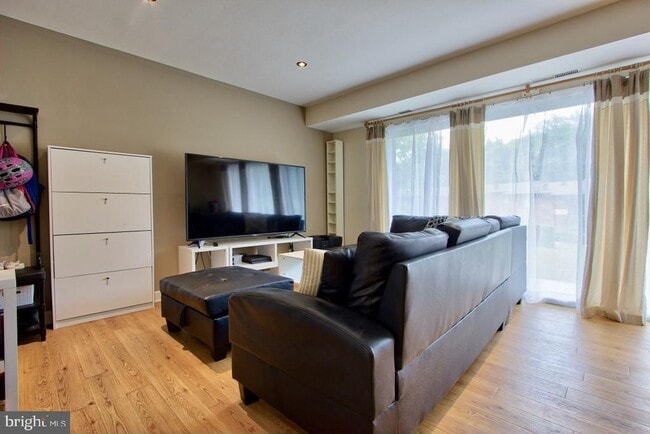 Building Photo - 10026 Fair Wds Dr