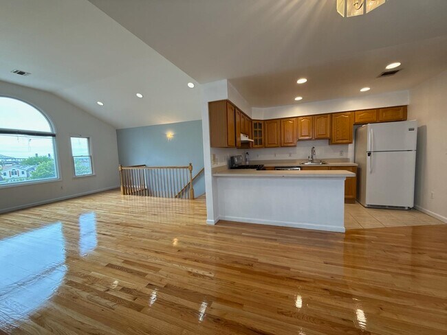 Building Photo - 318 Linden Ave