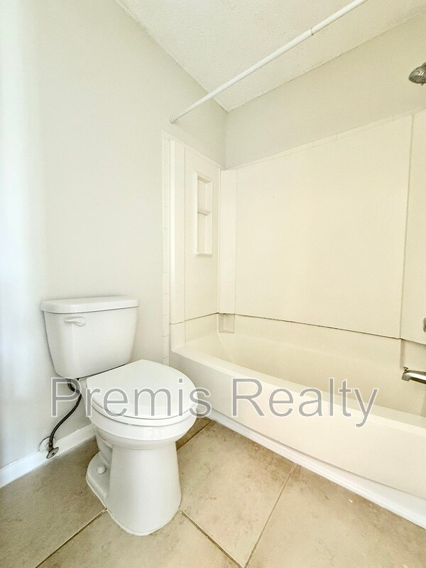 Building Photo - 455 Alt 19