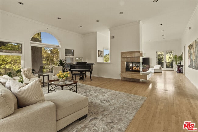 Building Photo - 3780 1/2 Multiview Dr