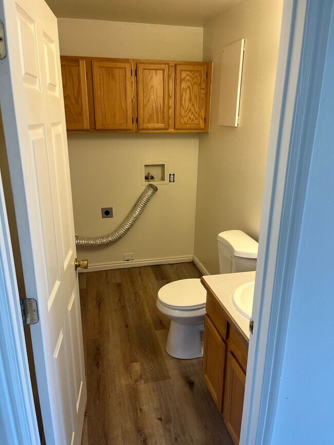 Building Photo - Baggs Pleasant Grove Duplex
