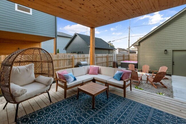 Building Photo - 3 Bedroom 2.5 Bath Home