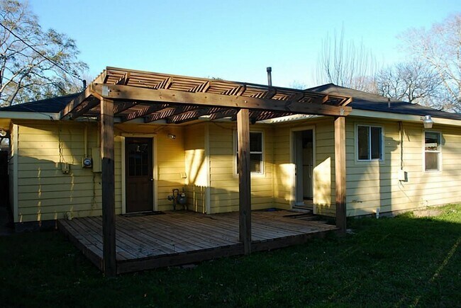 Building Photo - 6611 Housman