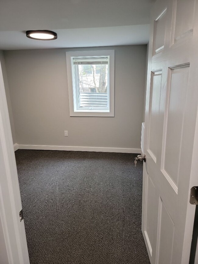 Building Photo - AVAILABLE JUNE 1st 2026 - Fantastic Newly Renovated 5 Bed 2 Bath Home w/ Garage