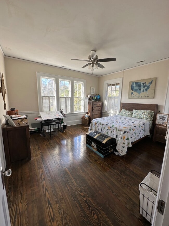 Building Photo - 2481 E Cloverdale Prk