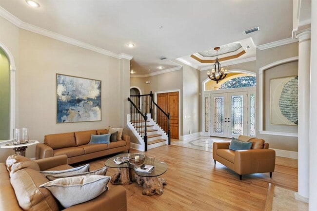 Building Photo - Stunning Lagoon Residence!