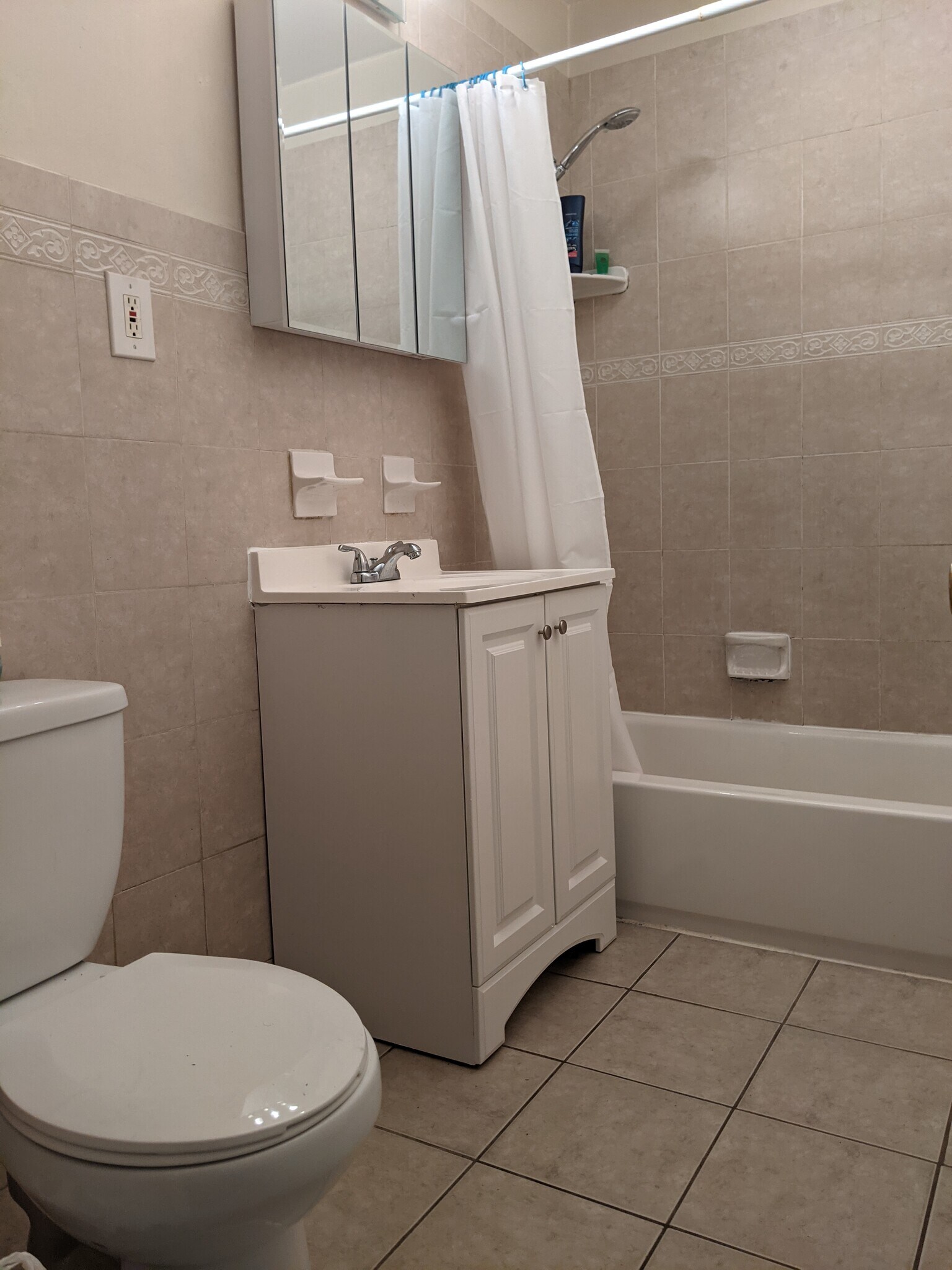 Full Bath - 336 College Dr