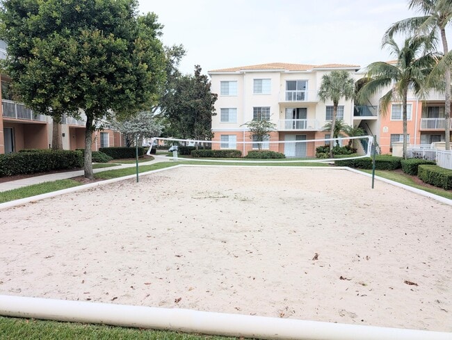 Building Photo - 3210 Myrtlewood Cir E