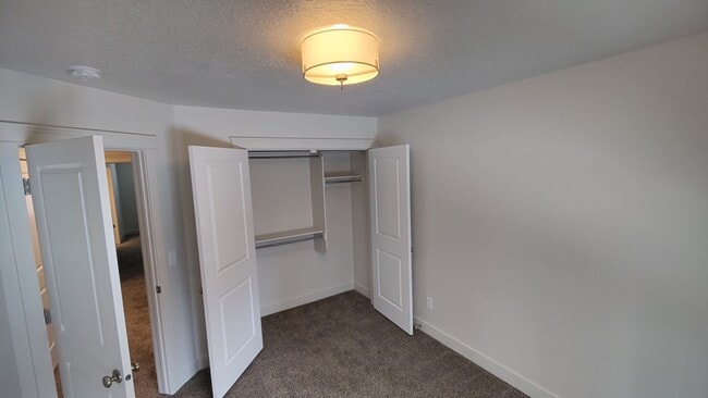 Building Photo - West Haven 3 bedroom Townhome for Rent!