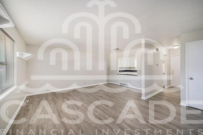 Building Photo - 108 N Chestnut St