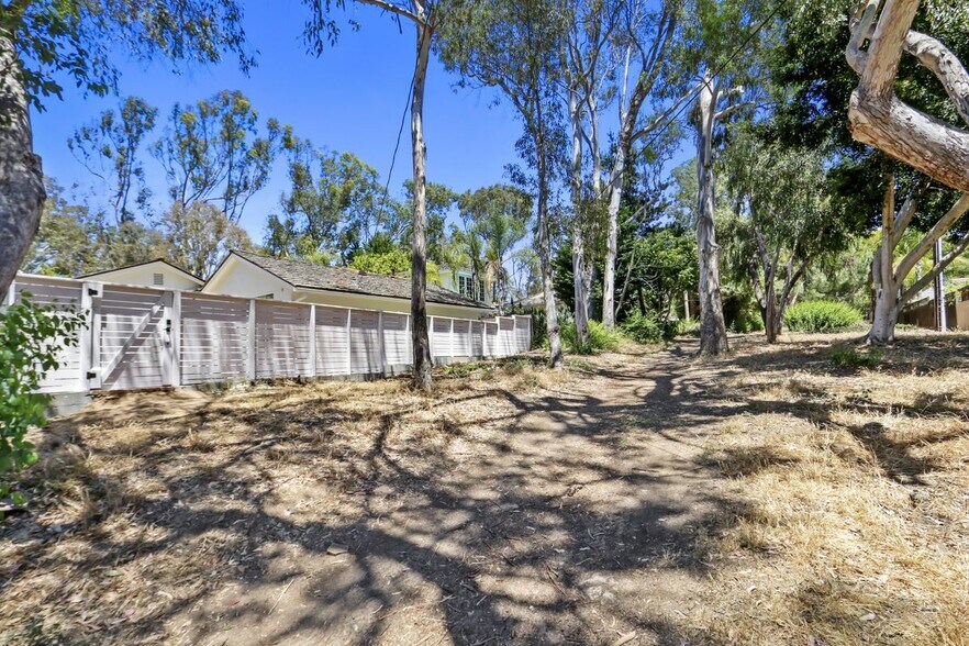 Building Photo - 3308 Palos Verdes Dr N