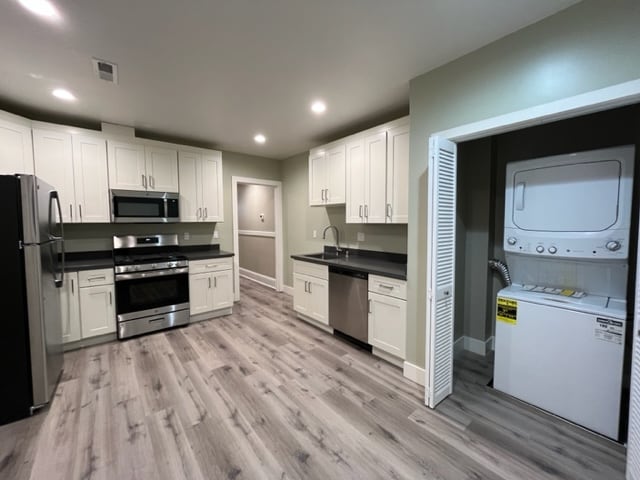 Building Photo - 1360 Pine St