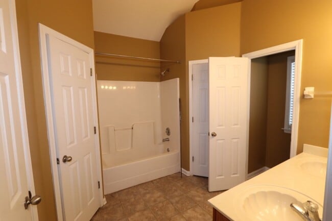 Building Photo - EXECUTIVE HOME AT HARBOR TOWN