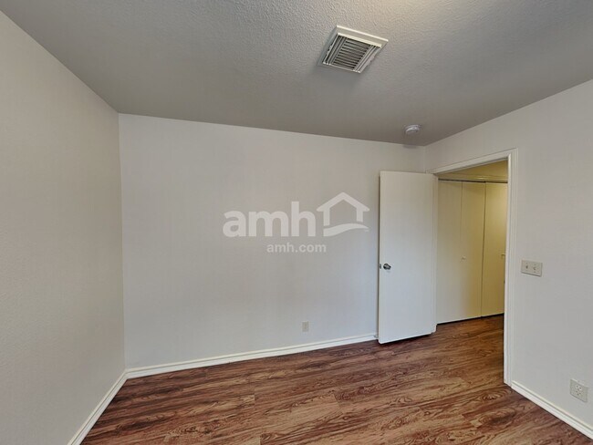 Building Photo - 8913 Westcreek