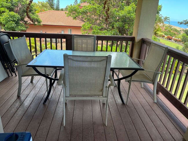 Building Photo - Stunning Launiupoko 2BR Rental – Ocean Vie...
